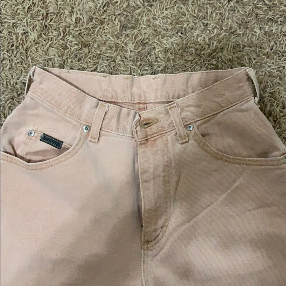 Lee’s light pink mom jean